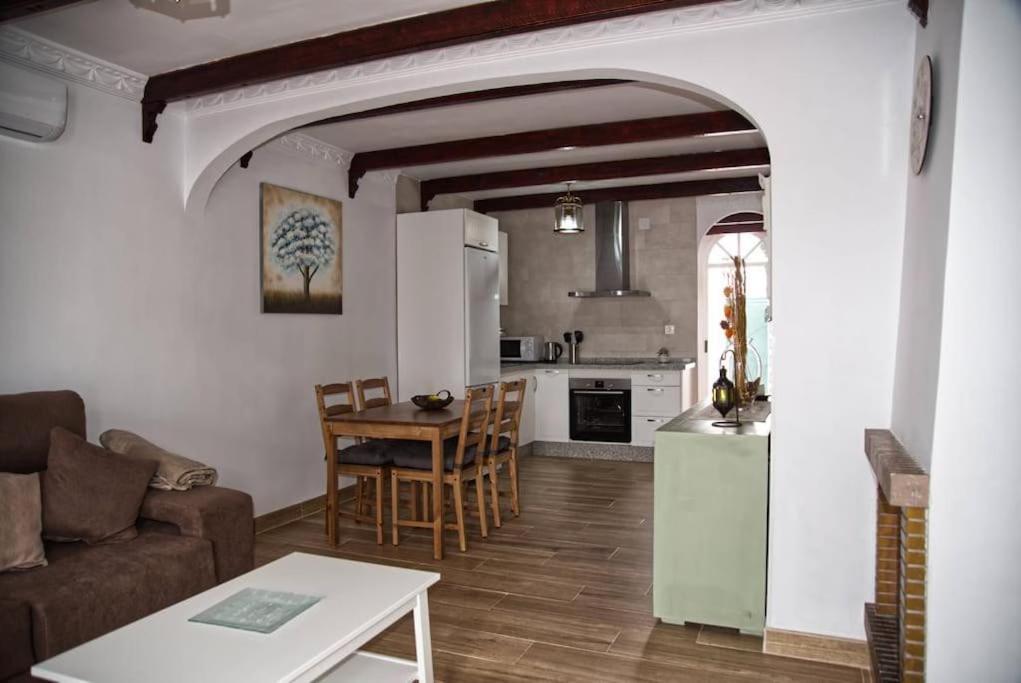 House W Shared Pool, Perfect For Small Families ฟูเอนฮิโรลา ภายนอก รูปภาพ