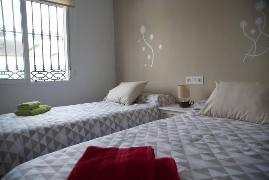 House W Shared Pool, Perfect For Small Families ฟูเอนฮิโรลา ภายนอก รูปภาพ